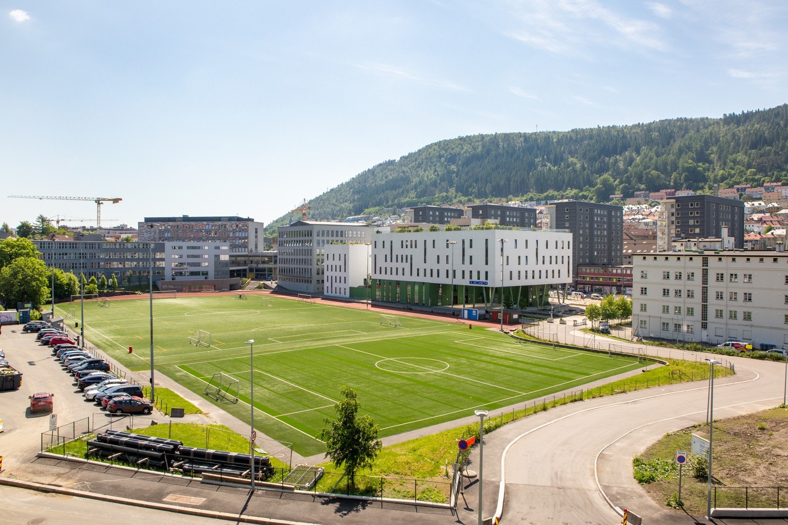 Flere aktiviterer i nærheten, her med bilde av Kronstad fotballbane. Galleribilde