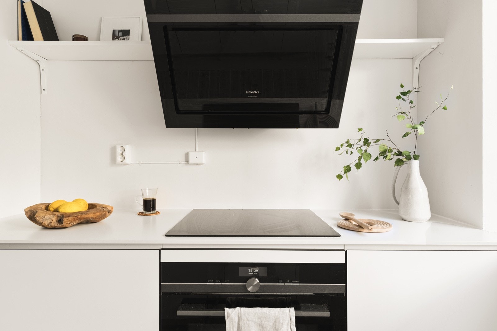 Arealet har ellers blitt utnyttet til det maksimale, som igjen gir deg svært god skap-og benkeplass. Galleribilde