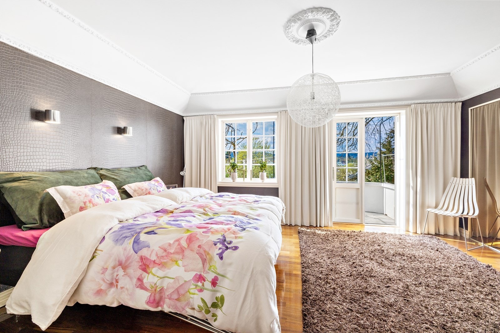 Master bedroom i 2. etasje Galleribilde
