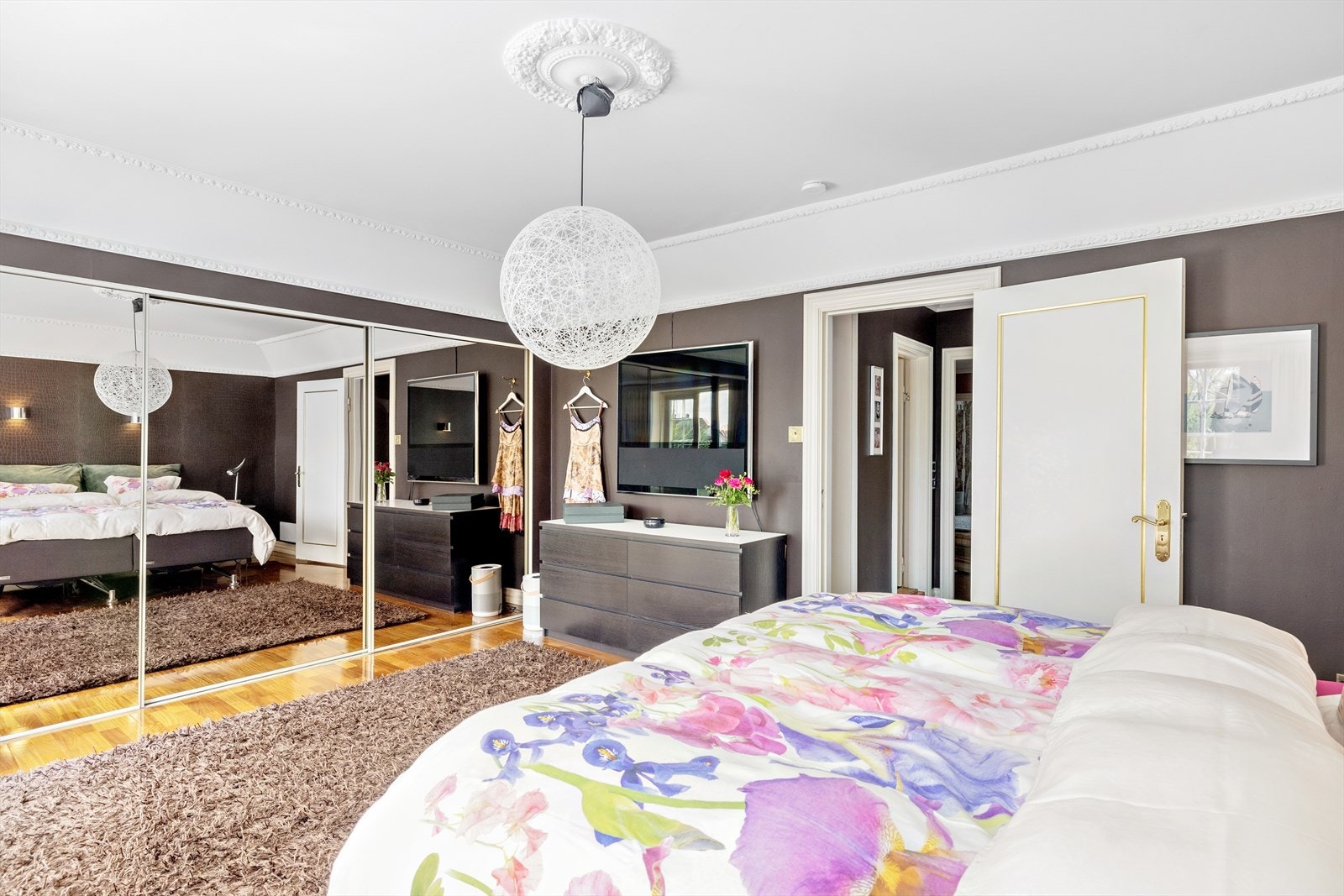 Master bedroom i 2. etasje Galleribilde