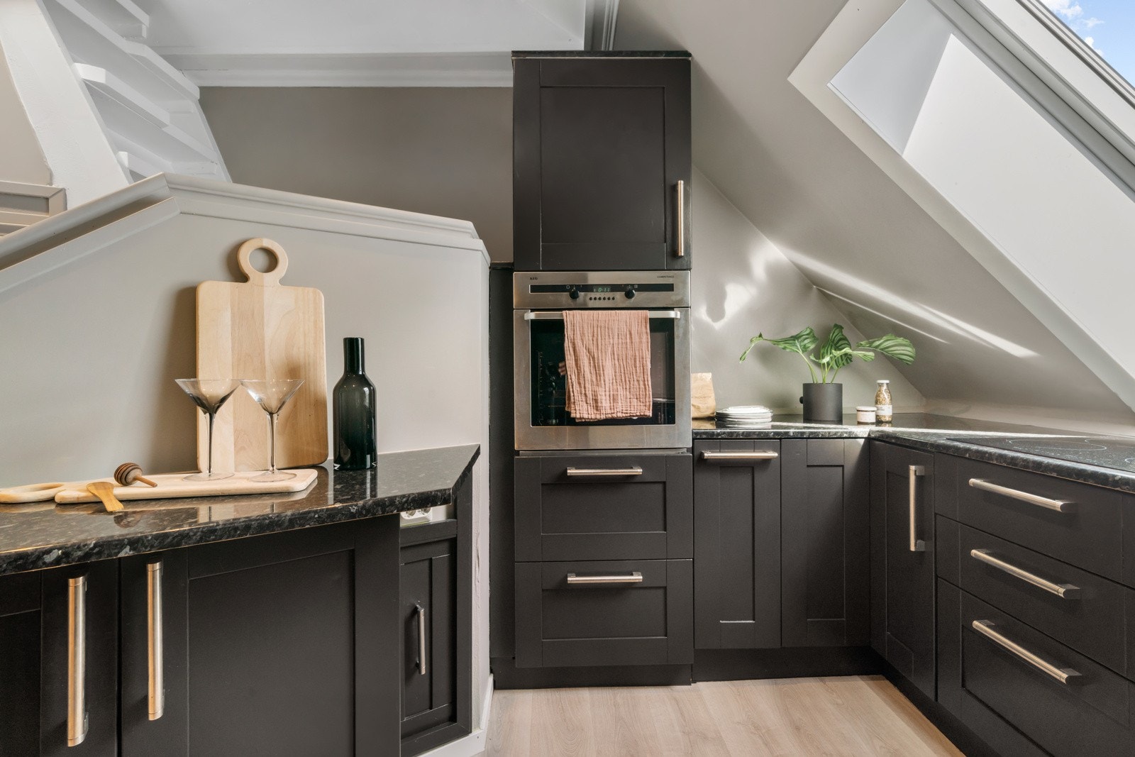 Kjøkkenet ble malt i 2024 og fremstår i god stand. Galleribilde