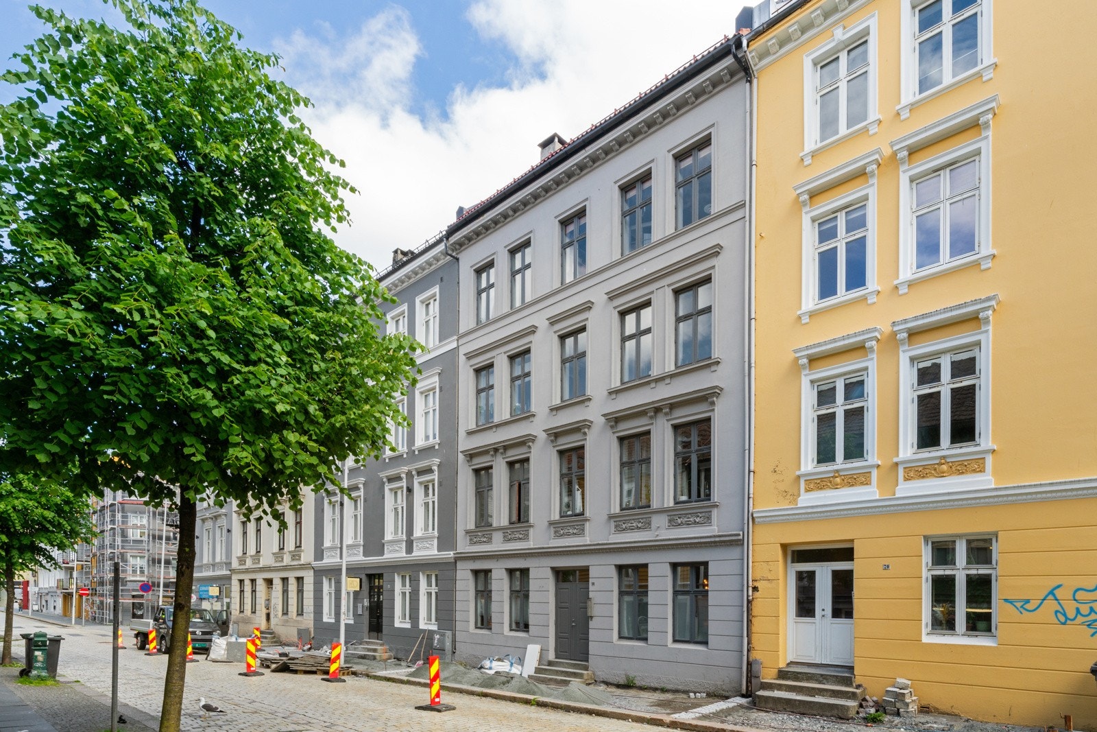 Velholdt bygård som har gjennomgått flere oppgraderinger i 2005. I senere tid er også fasade oppusset (2014), samt taktekking og takvinduer (2018). Galleribilde