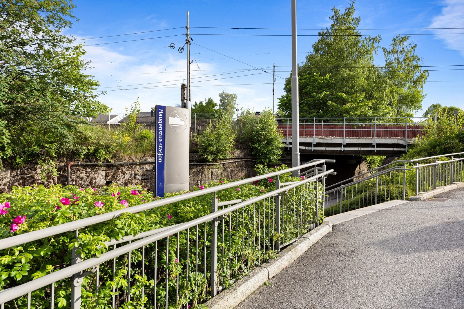 Haugenstua togstasjon ligger et par minutter unna og tar deg til sentrum på ca. 13 min Galleribilde
