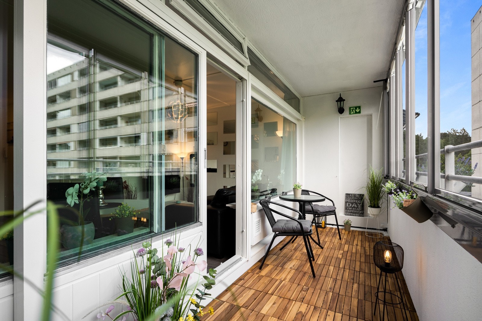 Balkongen er innglasset og utnytter dermed all tilgjengelig areal maksimalt Galleribilde