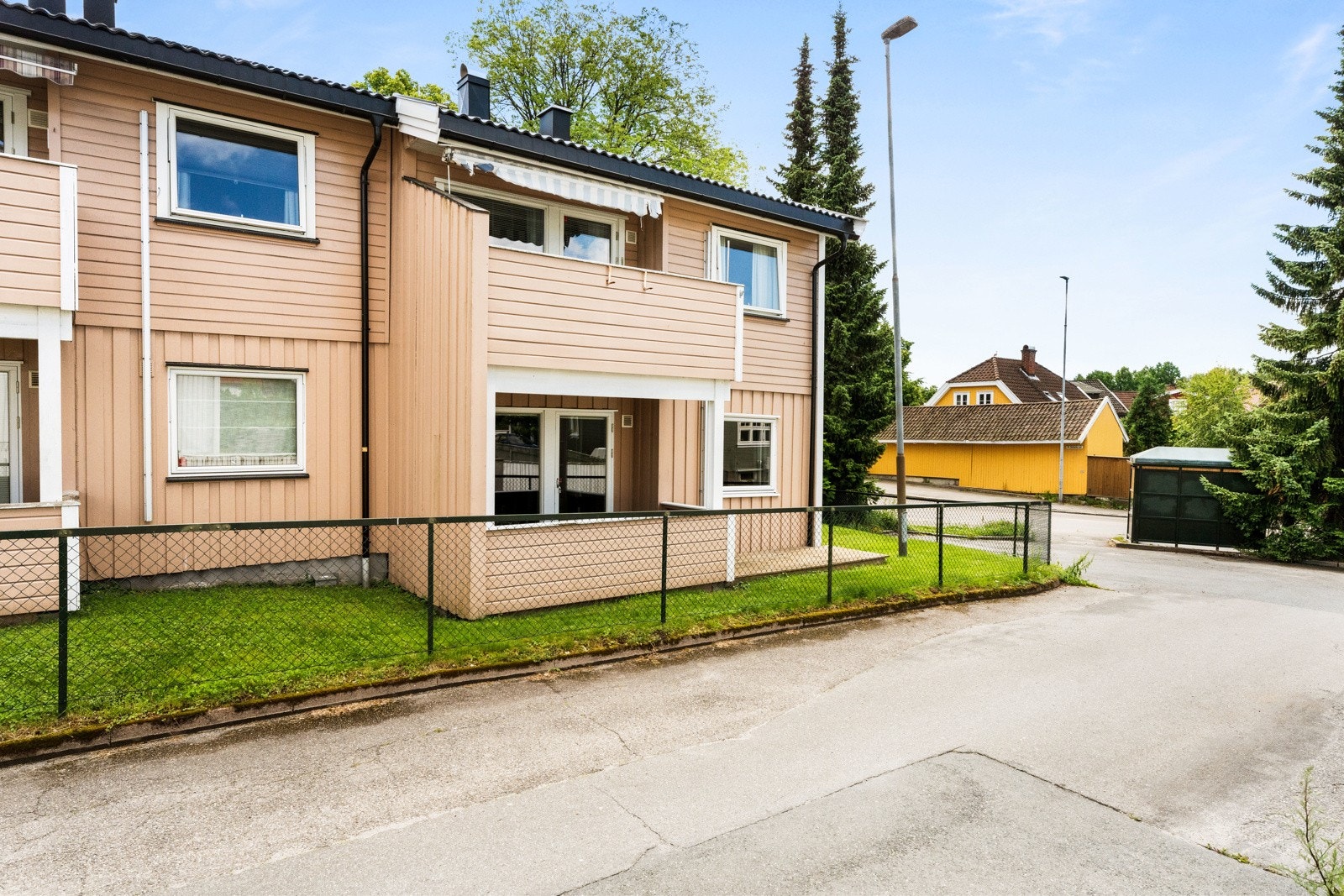 Leiligheten ligger på enden av rekka. Galleribilde