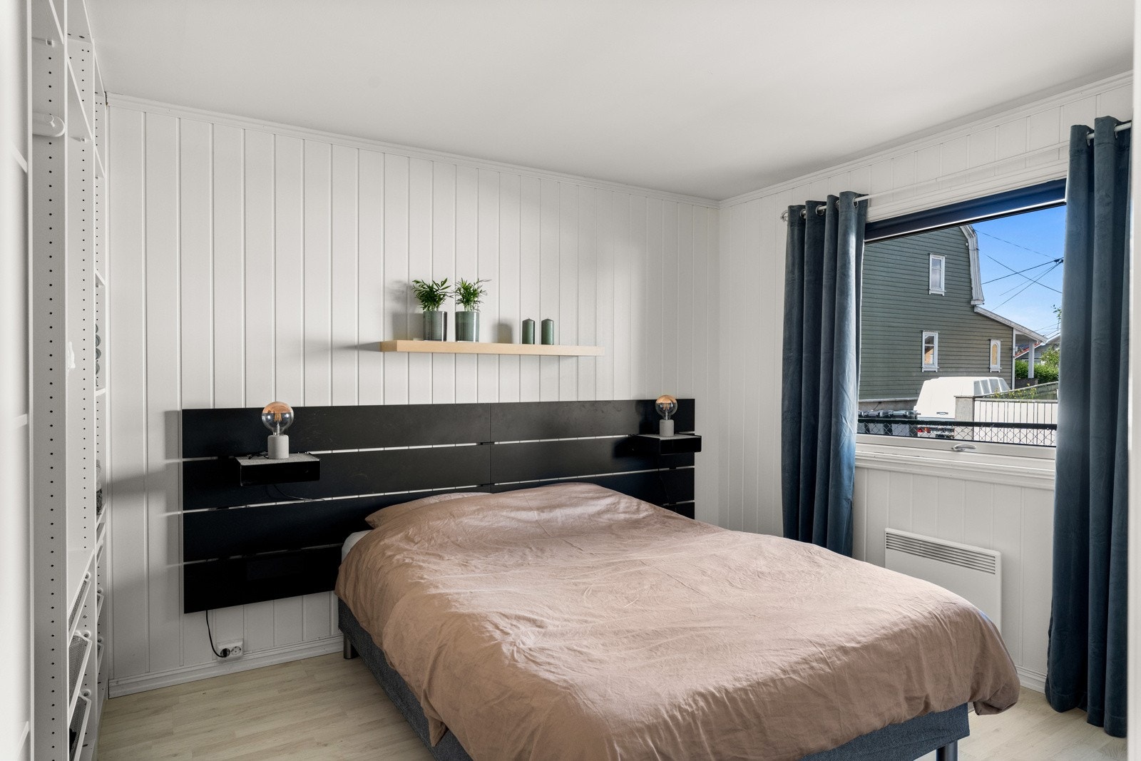 Et stort soverom på over 11 kvadrat. Galleribilde