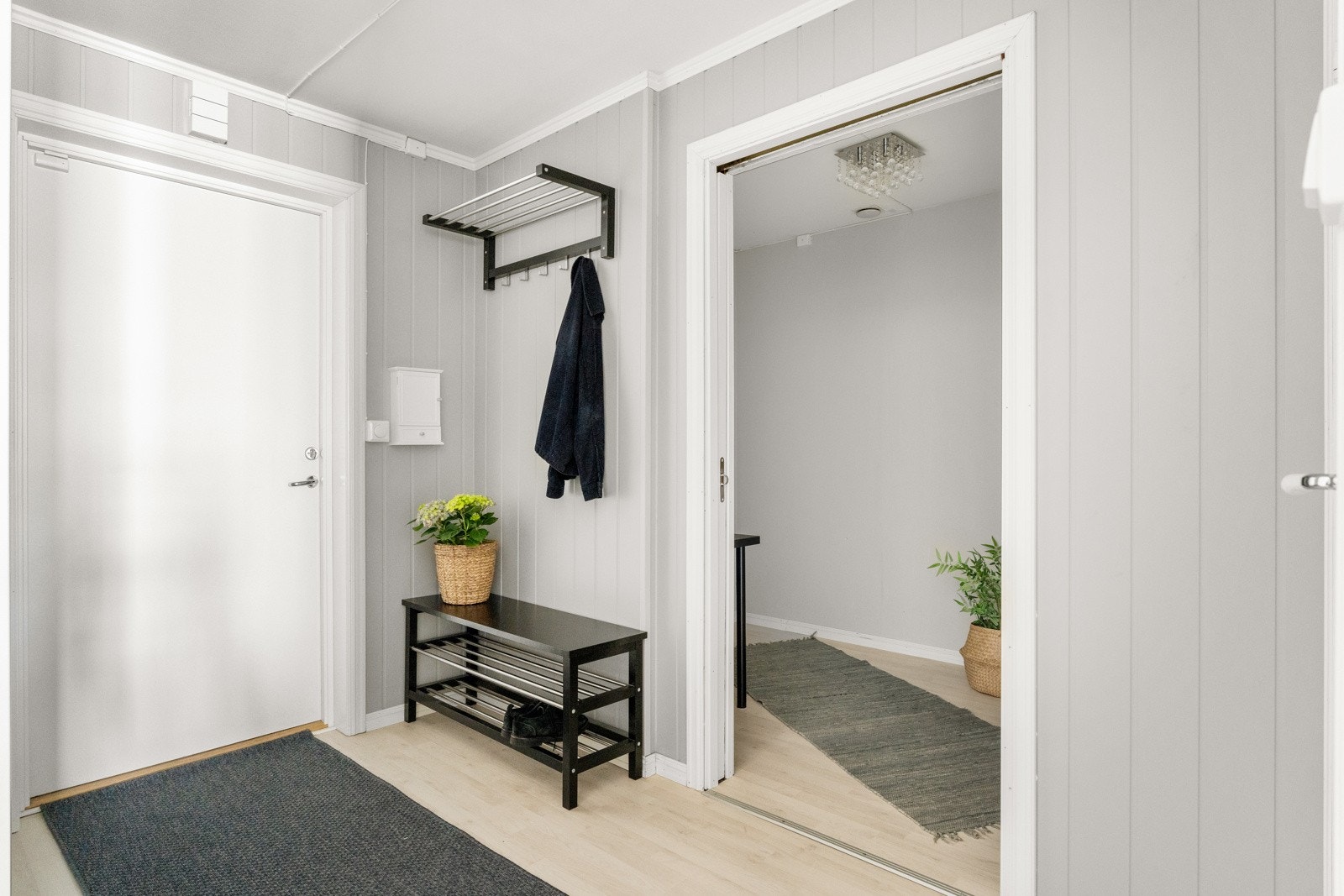 Fin gang med skyvedør inn til bod. Galleribilde