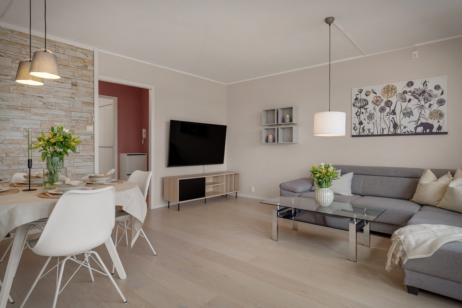 - Leiligheten holder en gjennomgående fin og tidsriktig standard - her kan du flytte rett inn og bo godt - Galleribilde