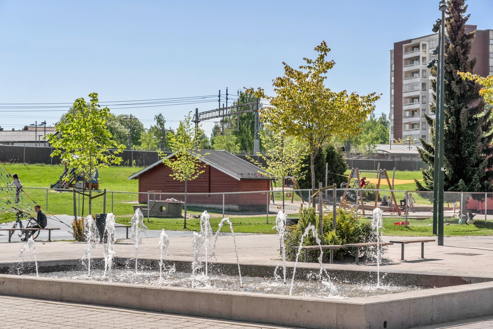 - Haugenstua sommer ved Torget- Galleribilde