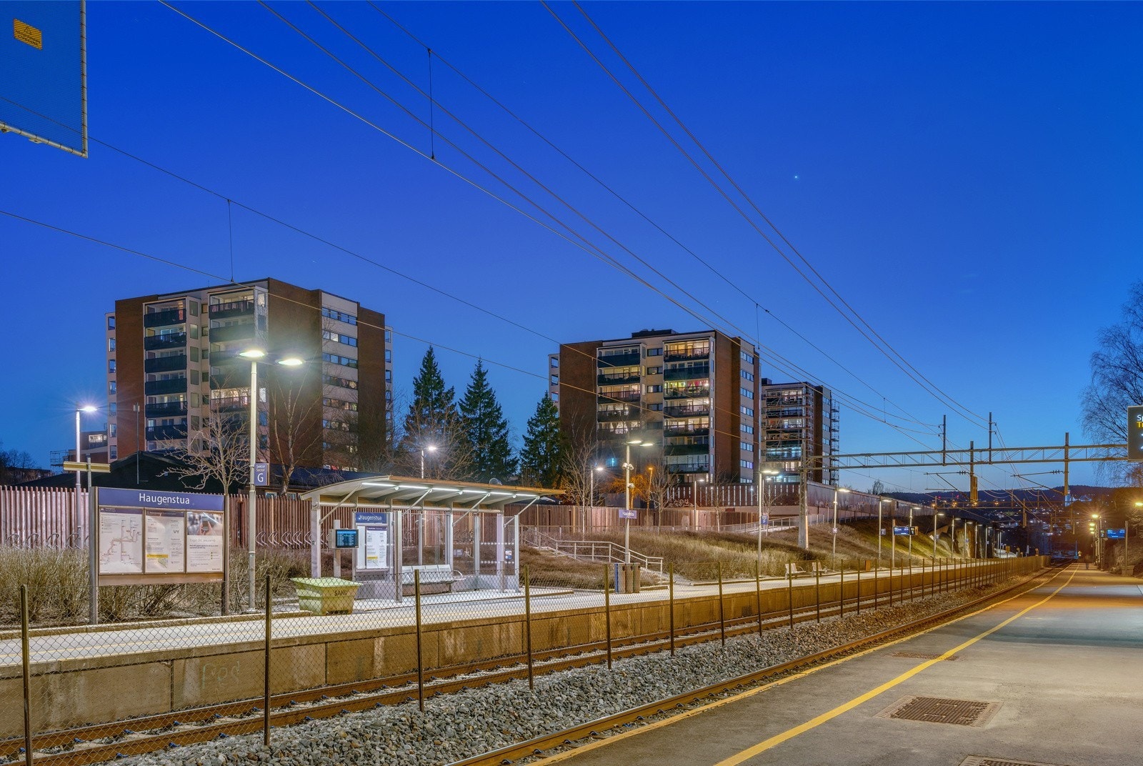 - Togstasjonen ved Haugenstua stasjon - Her kan du reise til og fra Oslo S og Lillestrøm - Galleribilde