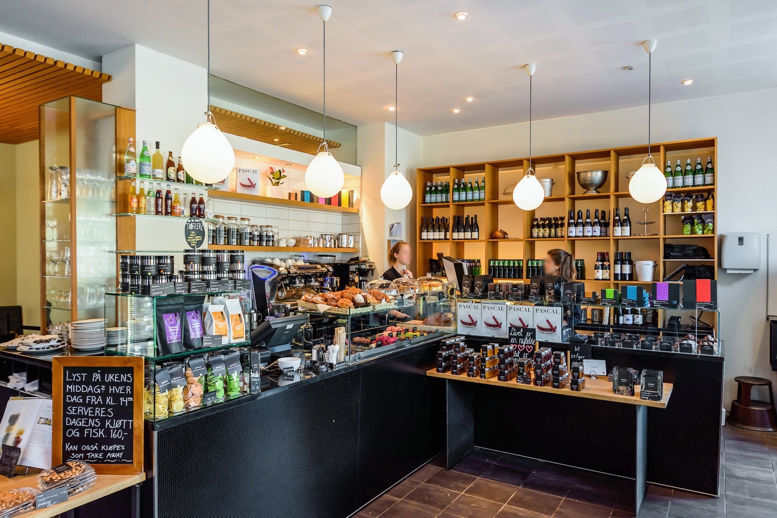 En rekke spise- og serveringssteder i nærheten. Galleribilde