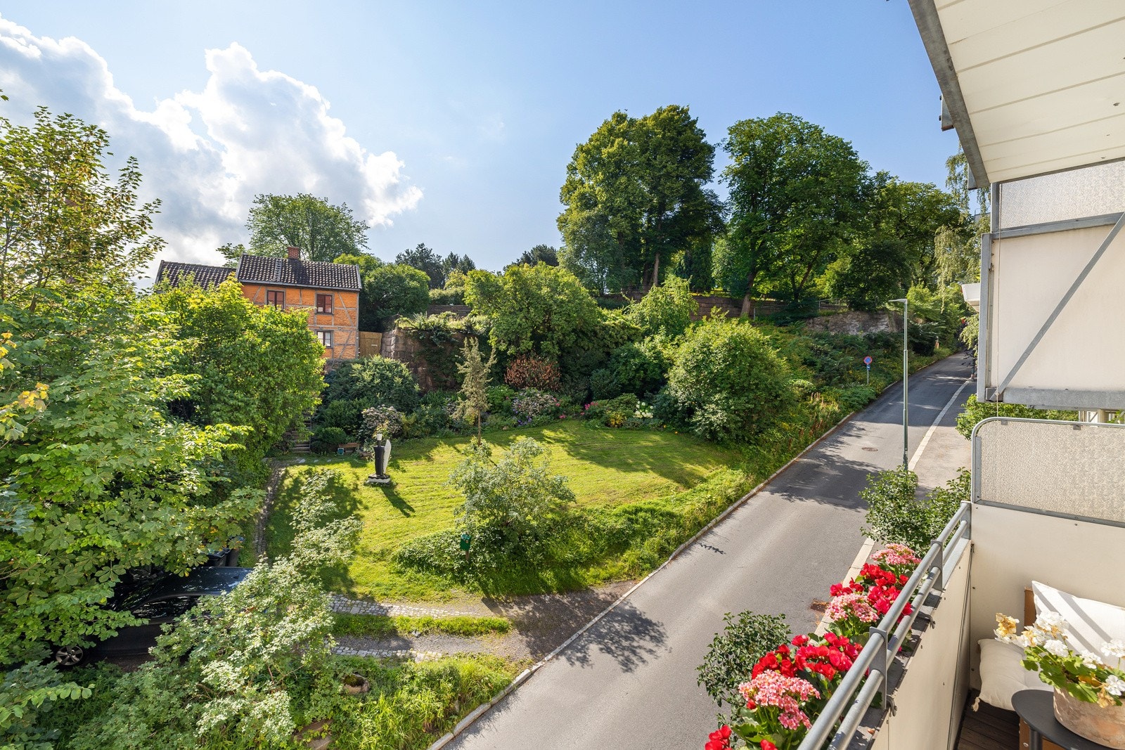 Vakre omgivelser, godt skjermet for innsyn og støy. Galleribilde