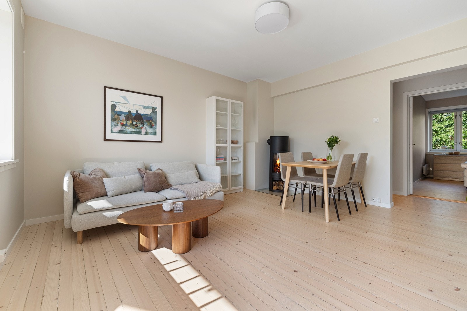 Helsparklede, slette overflater malt i tidsriktige fargetoner i 2023. Galleribilde