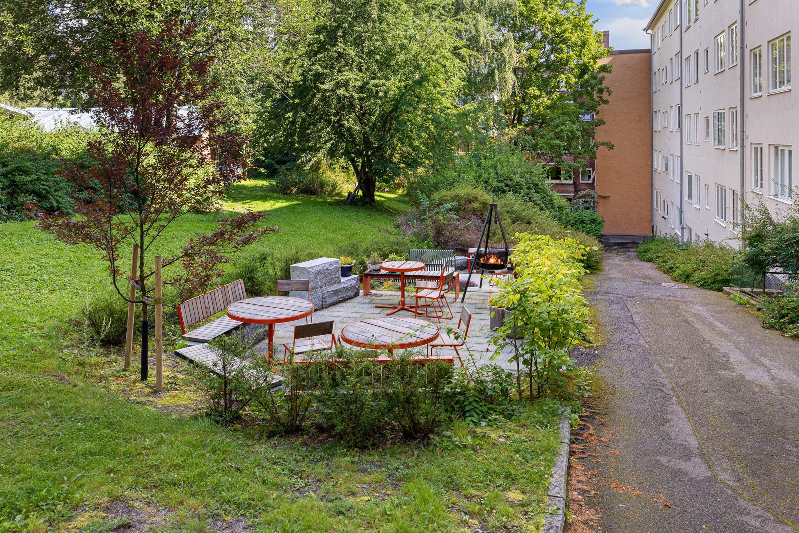 En grønn oase midt på St. Hanshaugen med butikker, servicetilbud, offentlig kommunikasjon og flotte parker i umiddelbar gangavstand. Galleribilde