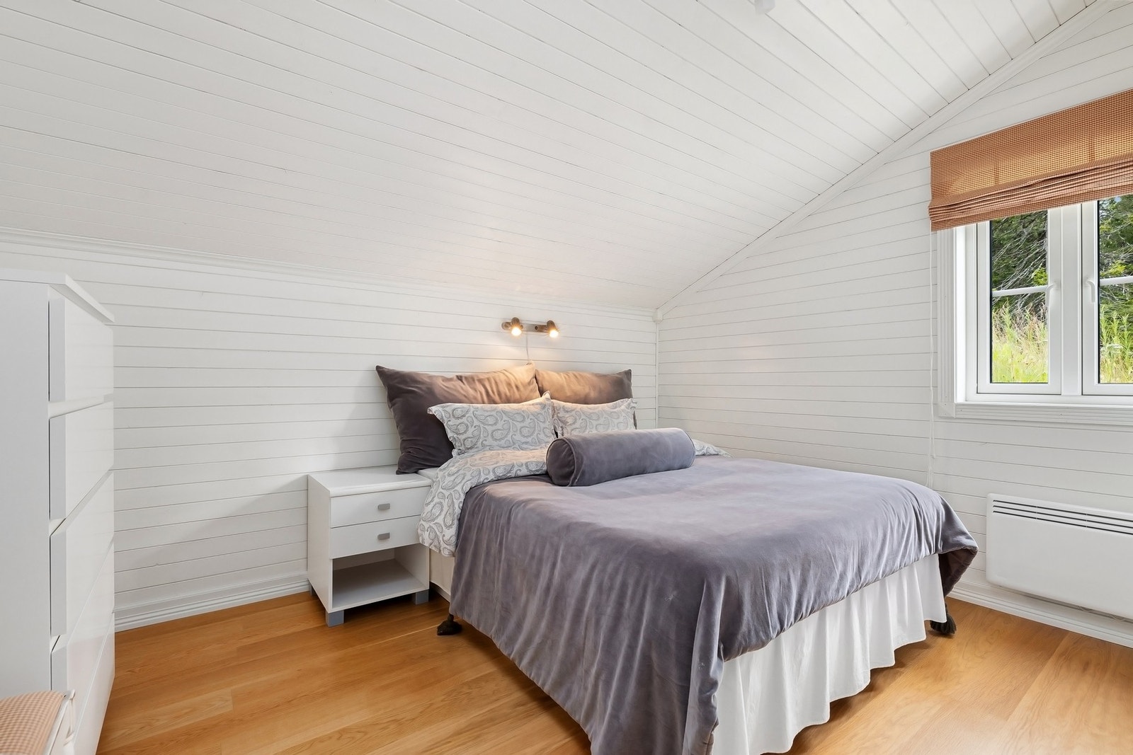 Soverom 3 i 2.etg, her har du god plass til dobbelseng eller andre løsninger. Galleribilde