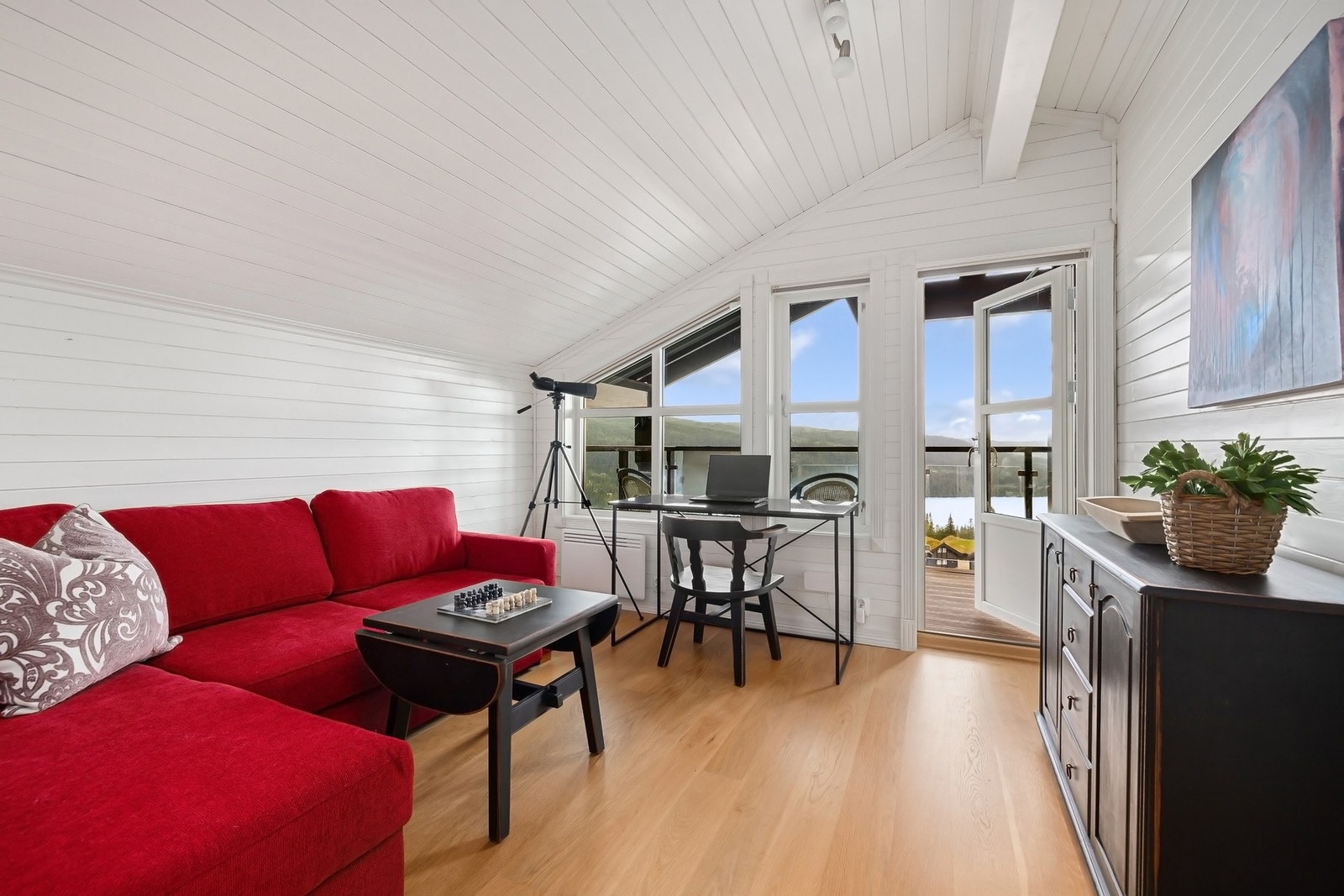 Hjemmekontor i dette rommet , med den utsikten foran deg skaper motivasjon. Galleribilde