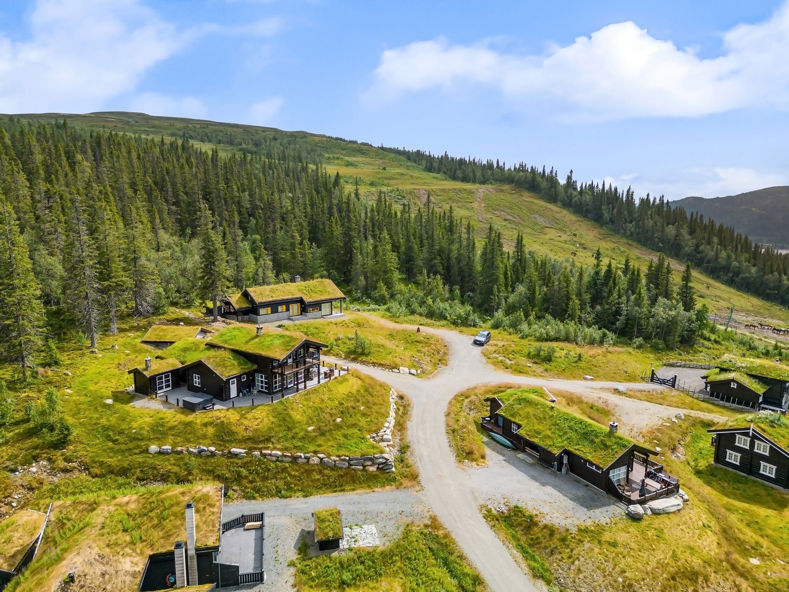Hytten har den beste beliggenheten, men kort avstand til tur og skiterreng. Galleribilde