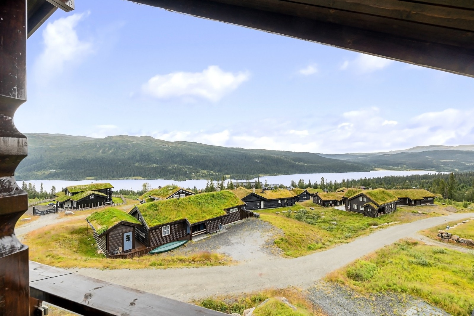 Utsikt fra hyttens balkong i 2.etg. Galleribilde