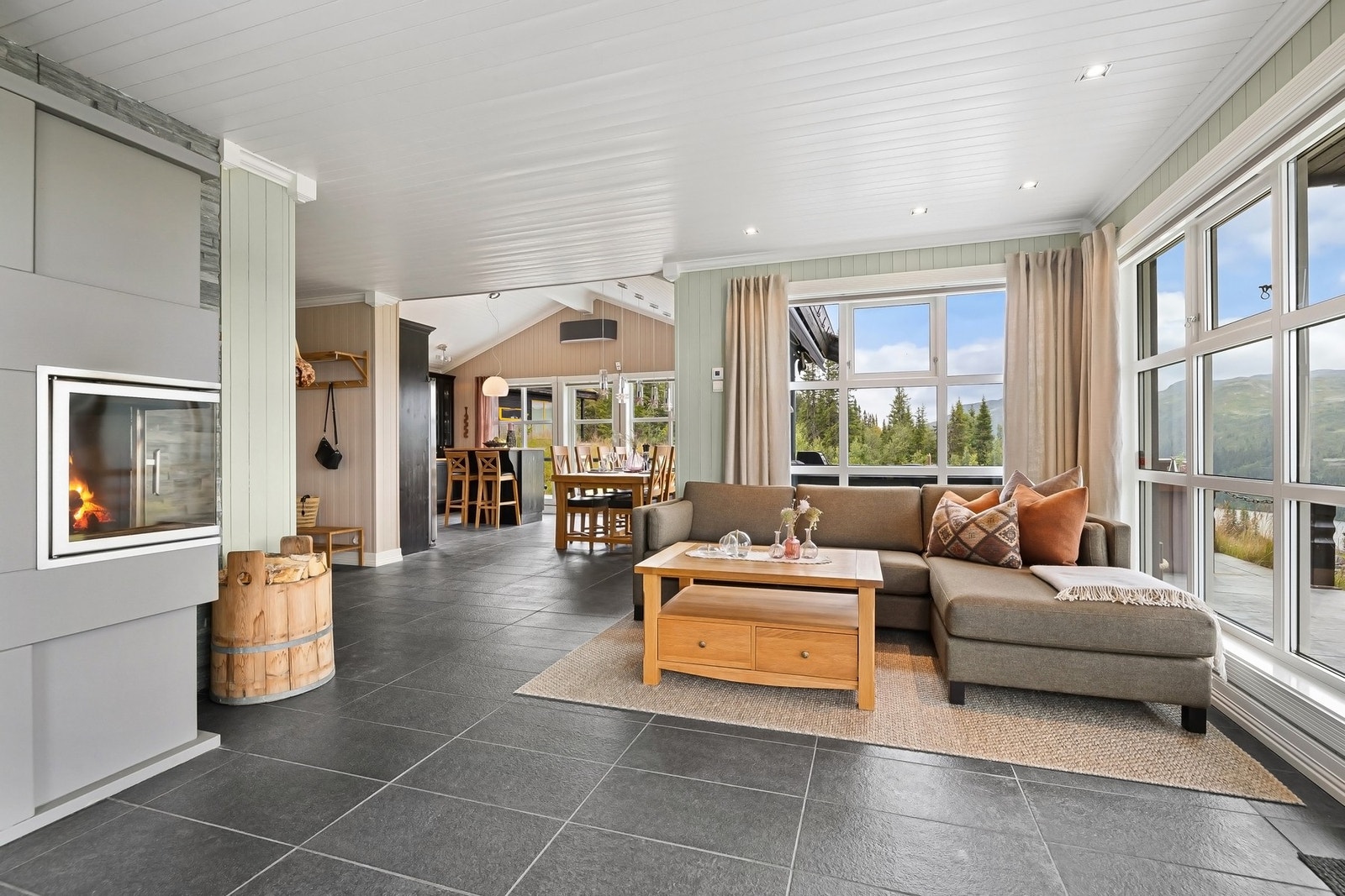 Store og lyse arealer, med god plass til å innrede rommene. Galleribilde