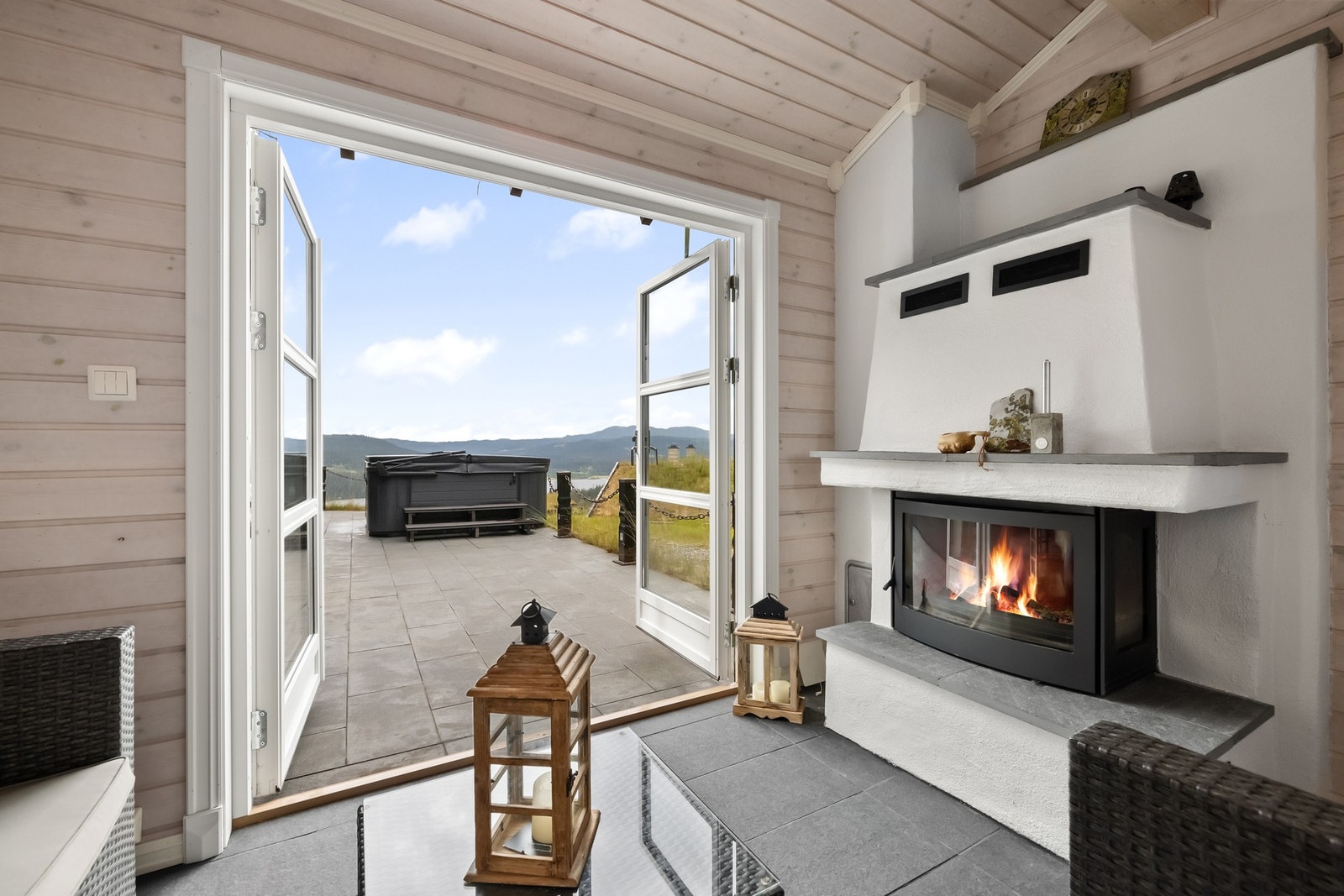 Dette er bilder fra utestue, men peis for kalde dager etter en tur i yacuzzien og fjellet. Galleribilde