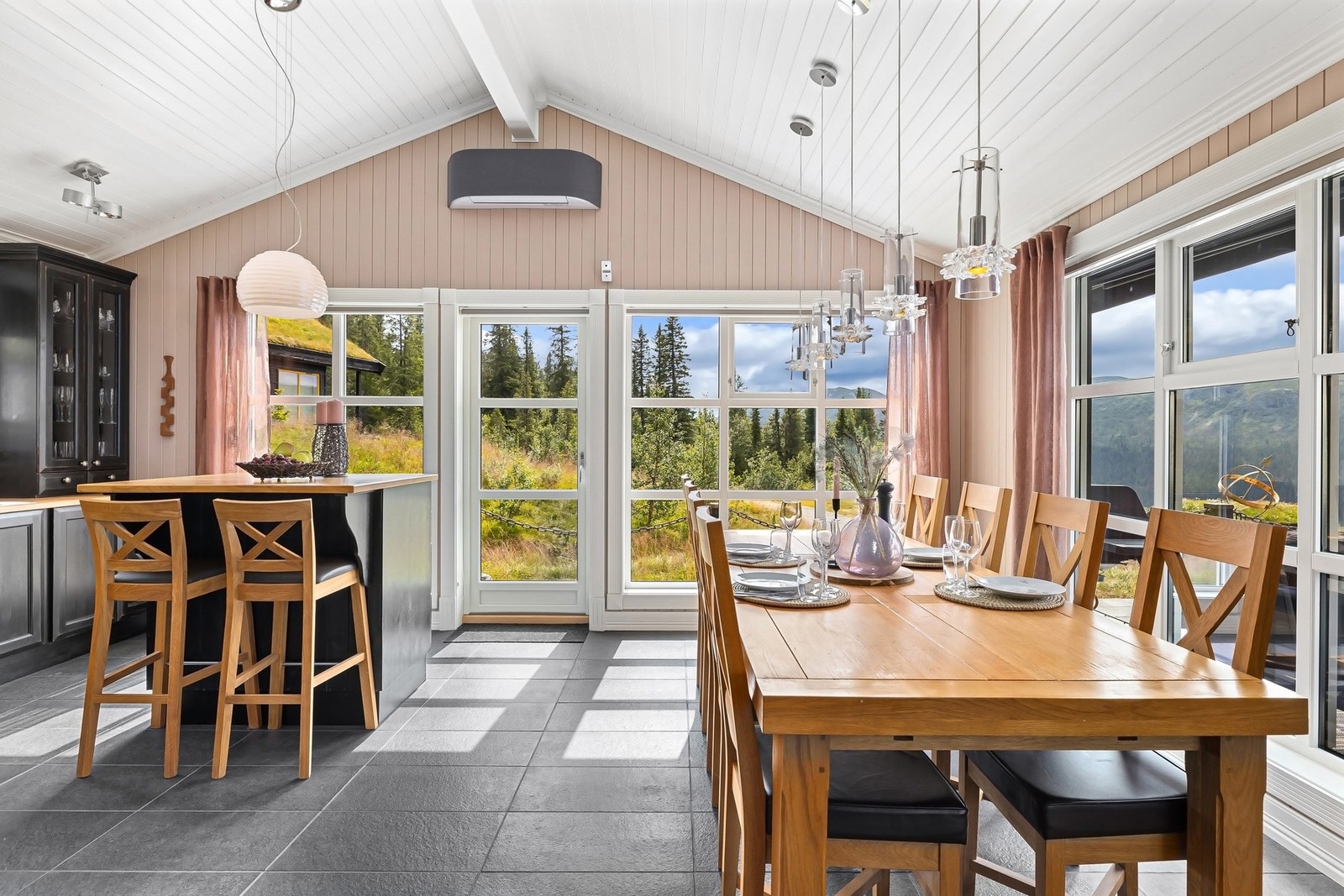 Ingen grunn til å ha det travelt når man skal nyte måltider her Galleribilde