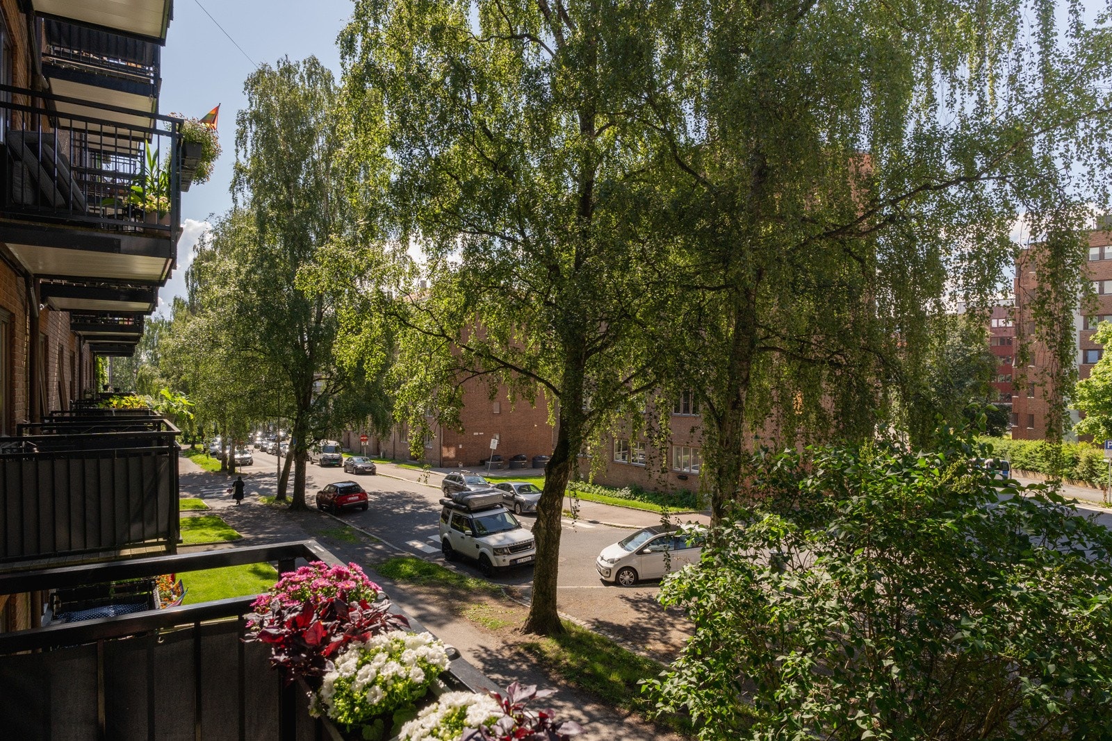 Boligen har to solrike balkonger vendt mot både øst og vest Galleribilde