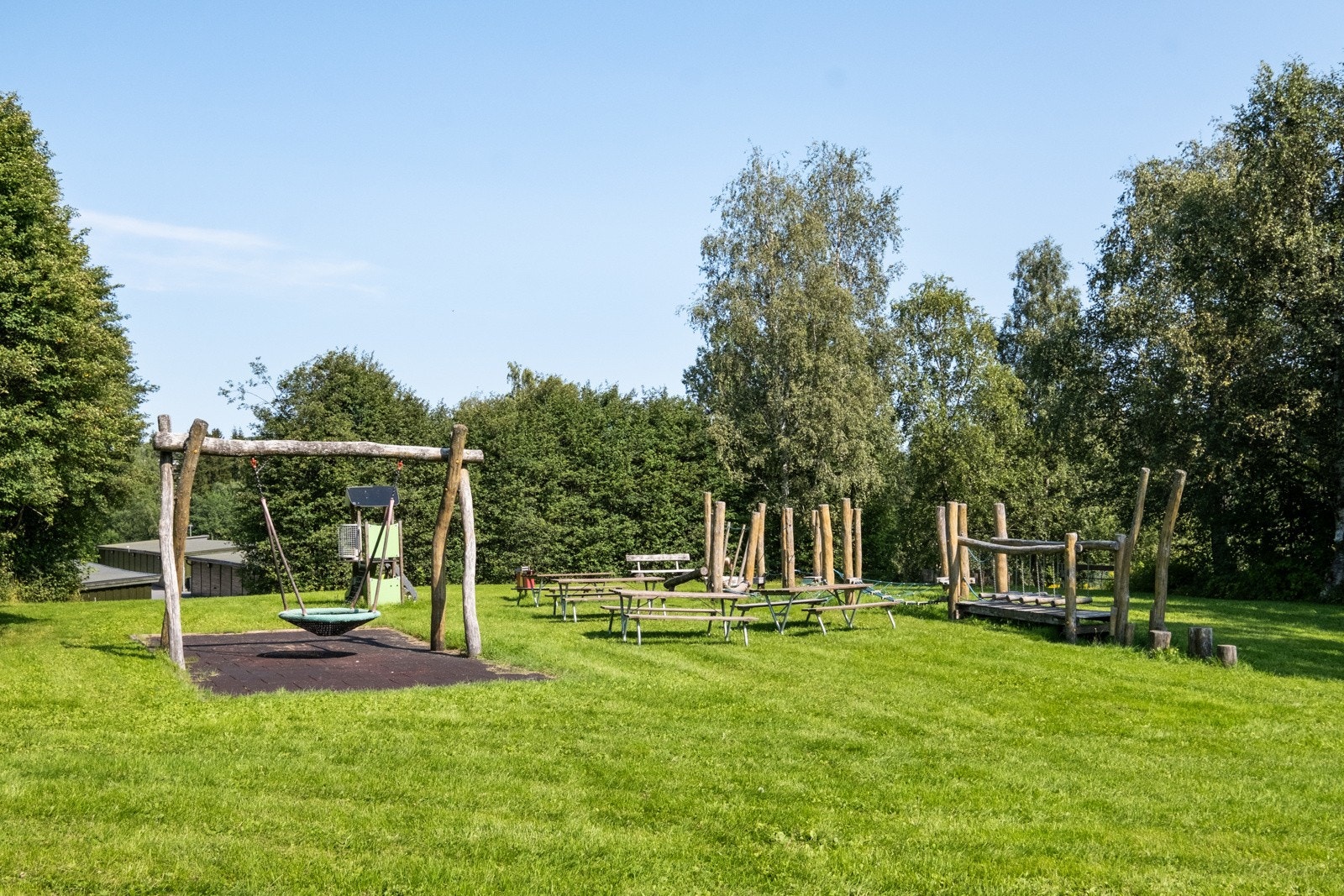 Barnevennlig område rett ved lekeplass og grøntområder. Galleribilde