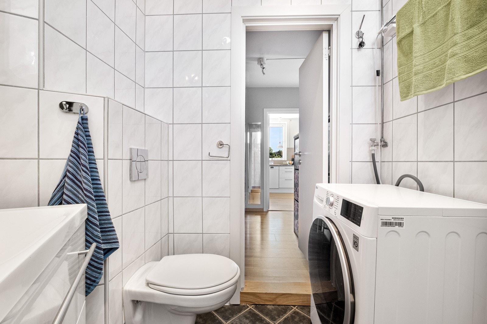 Opplegg for vaskemaskin på badet. Galleribilde