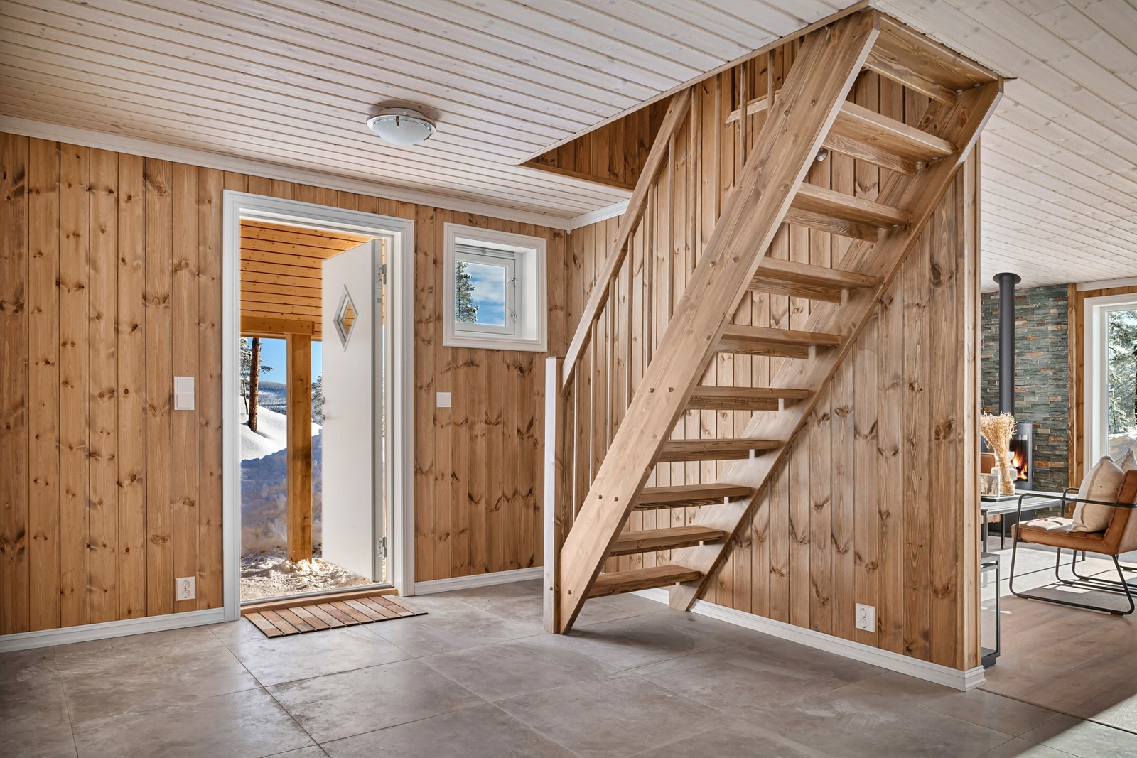 Stor gang med fliser og varmekabler Galleribilde