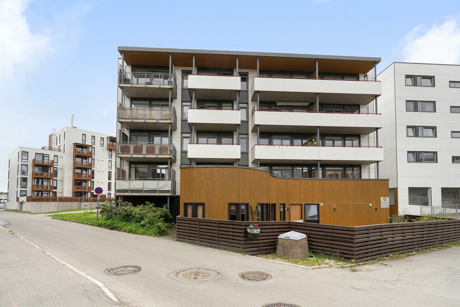 Delikat 3-roms leilighet i byggets 2.Etasje, beliggende på en av Tromsøs attraktive områder. Galleribilde