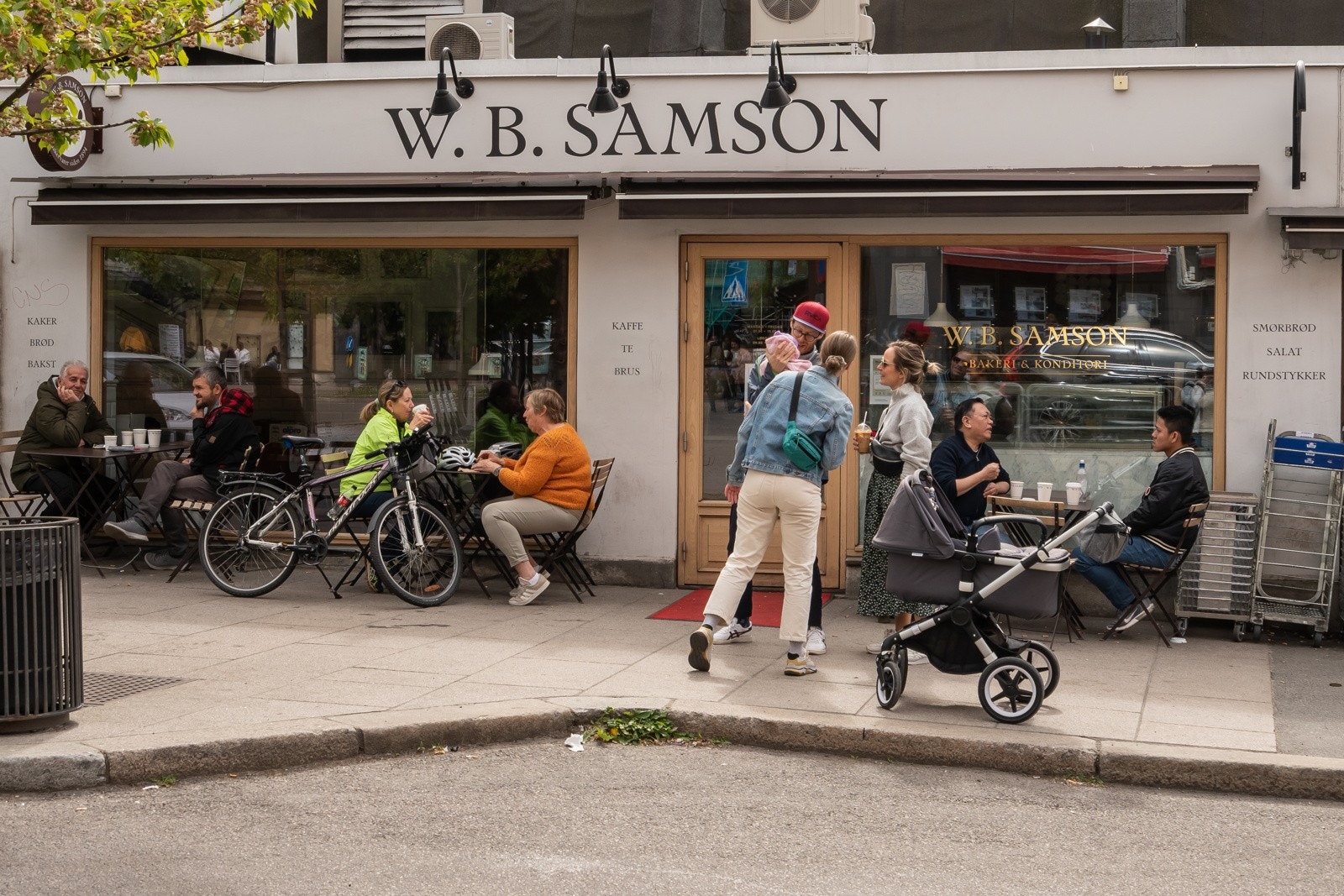 Carl Berner har blitt vesentlig oppgradert de siste årene. Nå finner du et stort utvalg av butikker, caféer, Vinmonopolet, og en flott Coop Mega med rikelig utvalg. Galleribilde