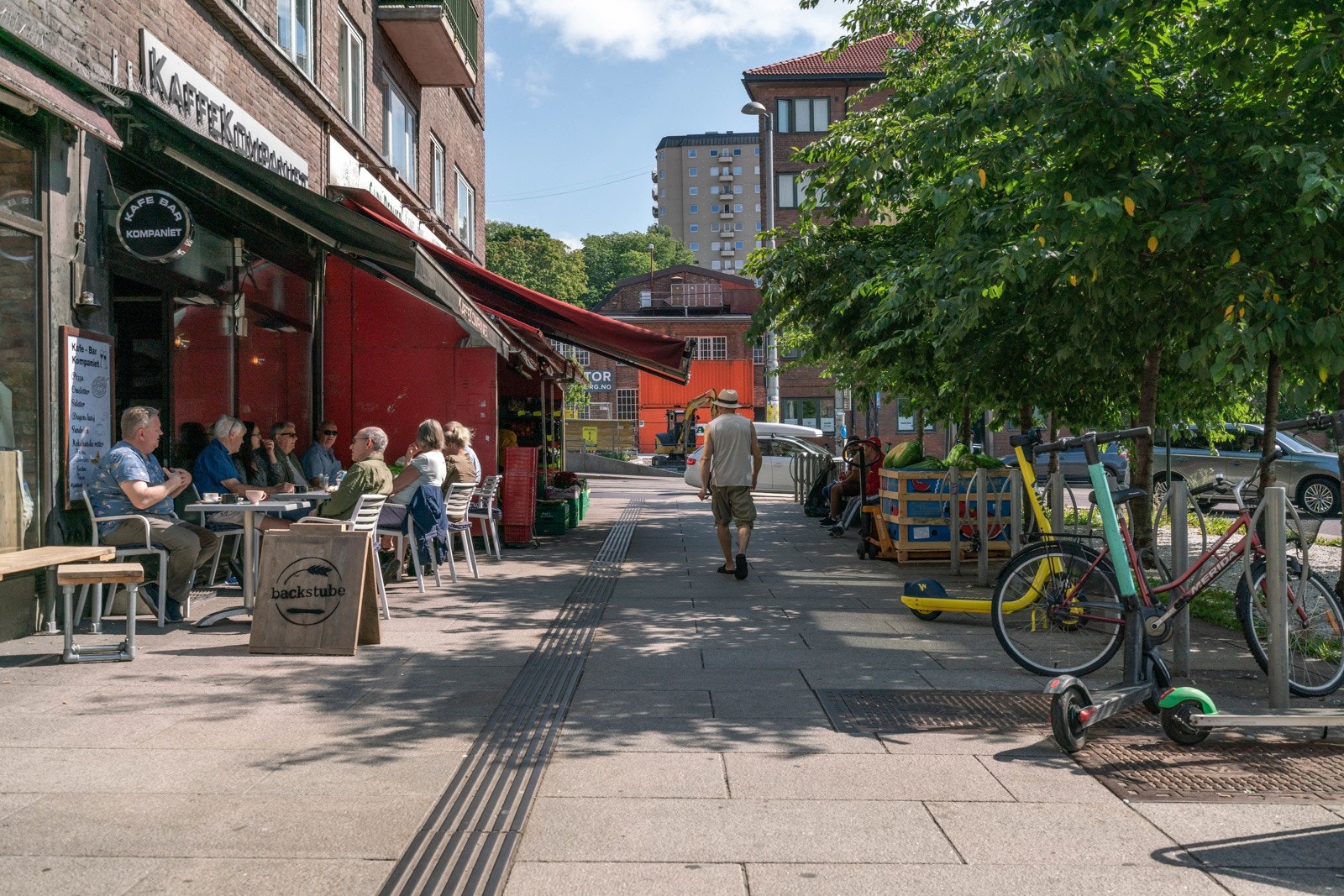 Carl Berners Plass er rett rundt hjørnet fra leiligheten. Galleribilde