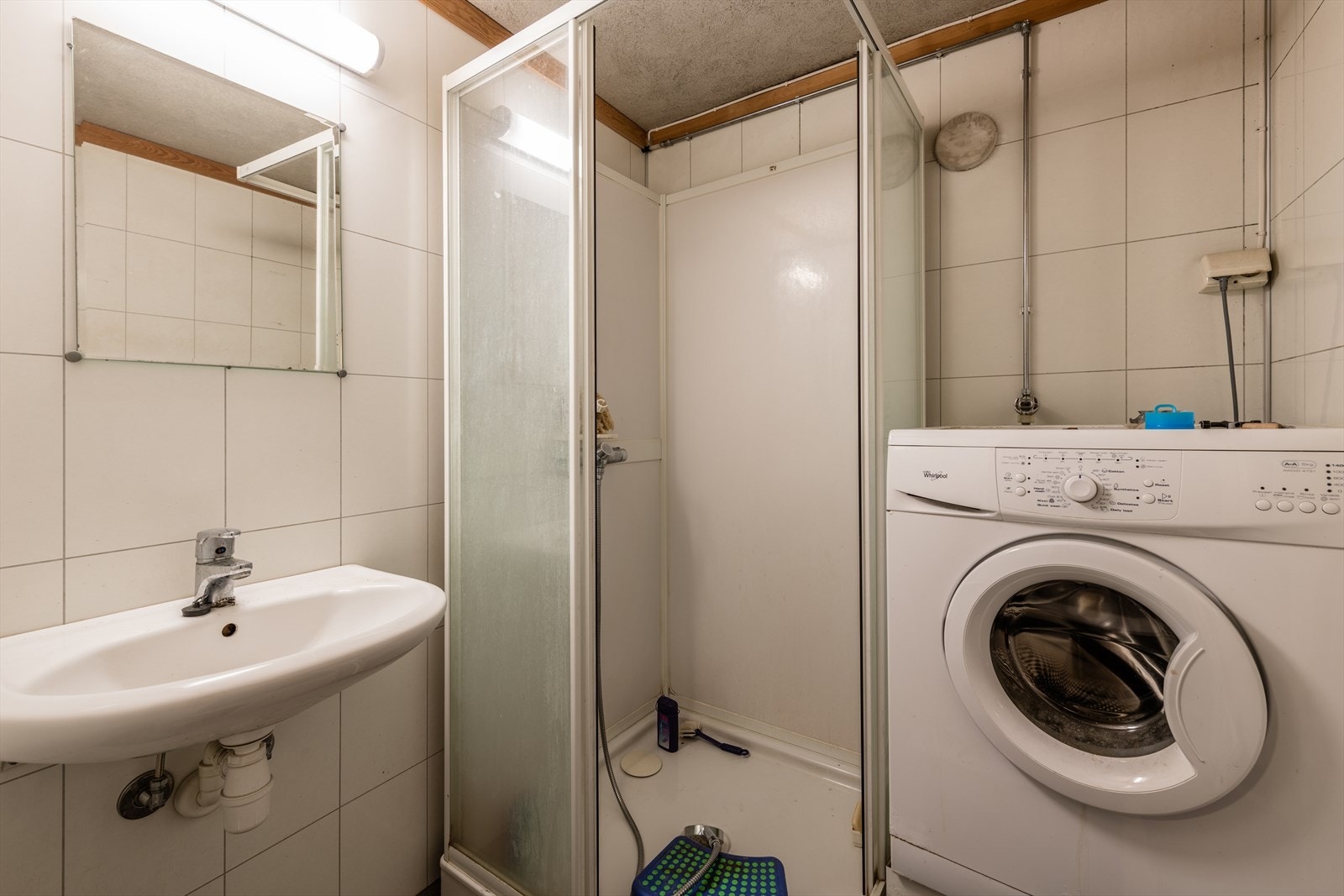 Bad i kjeller tilhørende hovedetasje Galleribilde