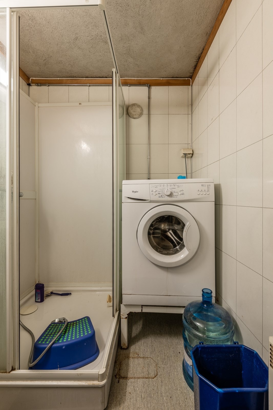 Bad i kjeller tilhørende hovedetasje Galleribilde