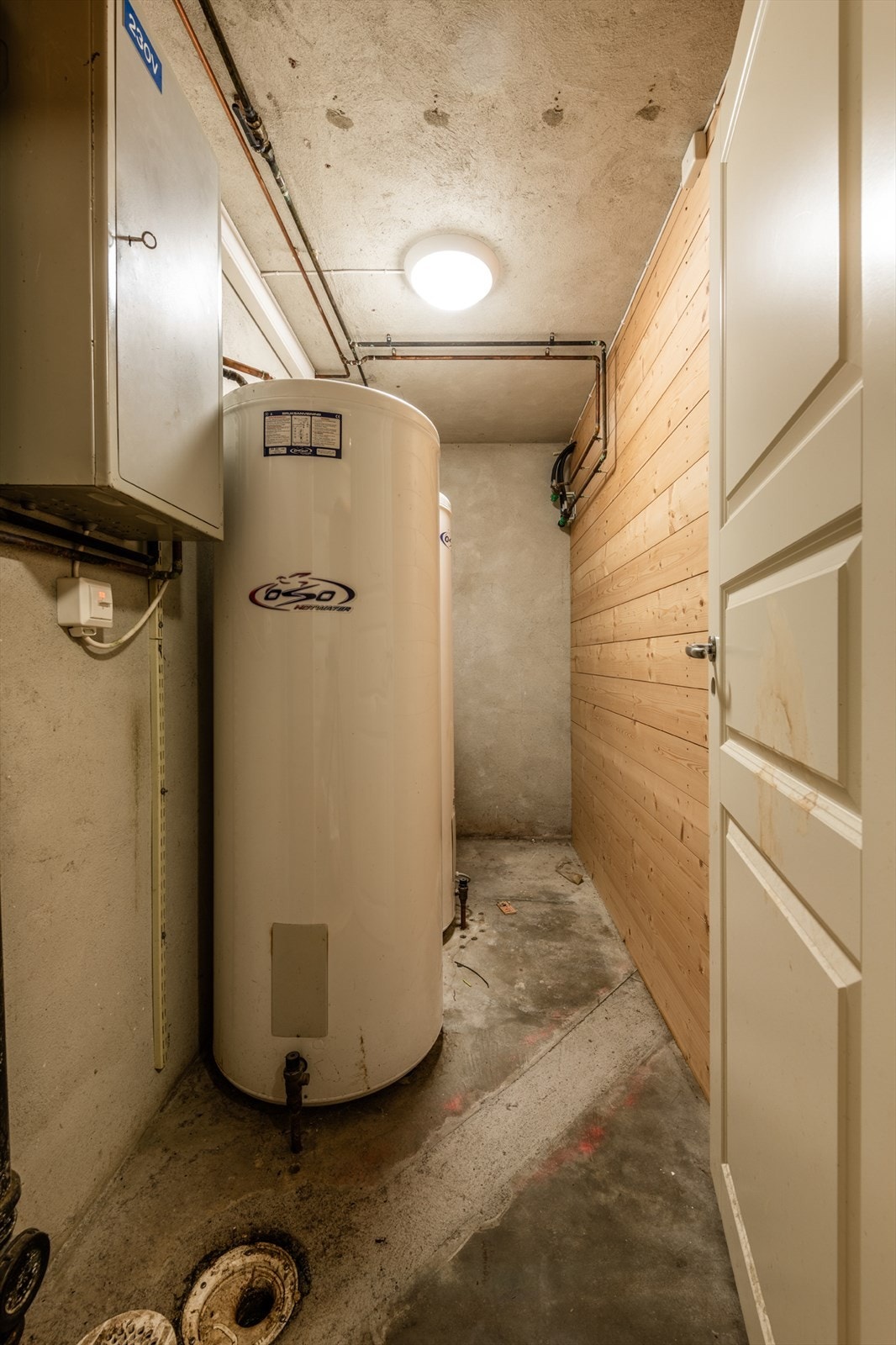 Teknisk rom i kjeller tilhørende hovedetasje Galleribilde