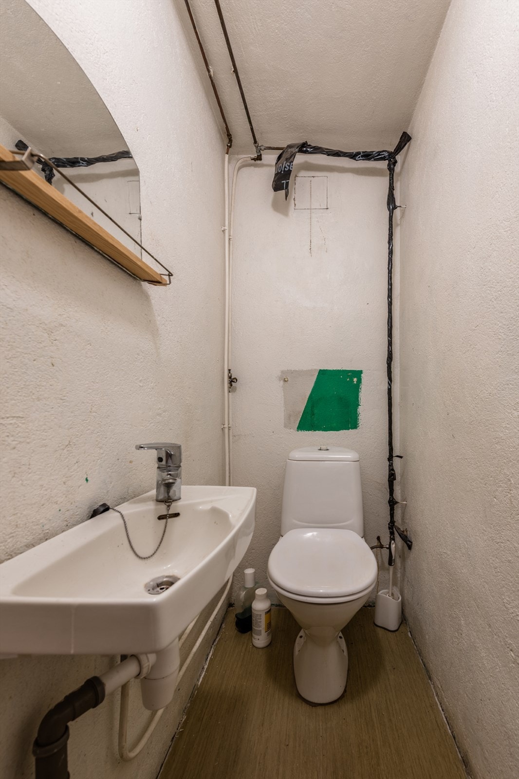 Toalettrom kjeller tilhørende hovedetasje Galleribilde