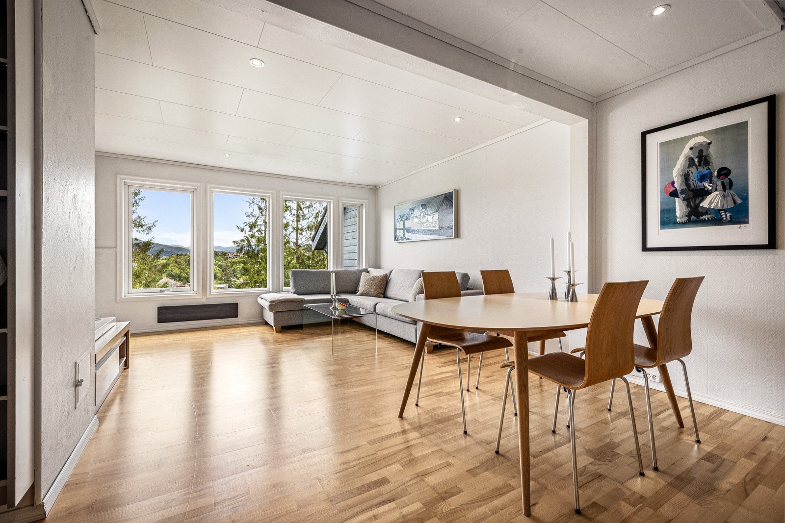 Med sin gode planløsning er stuen enkel å innrede Galleribilde