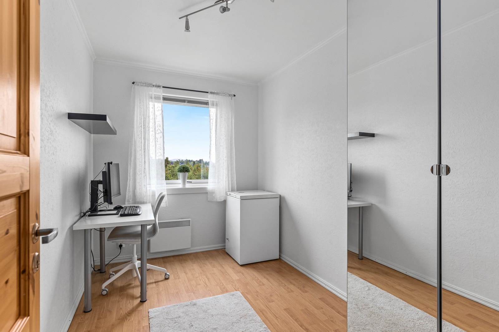 Det siste soverommet er 7,6 kvm, og passer utmerket som både soverom, gjesterom eller kontor. Galleribilde