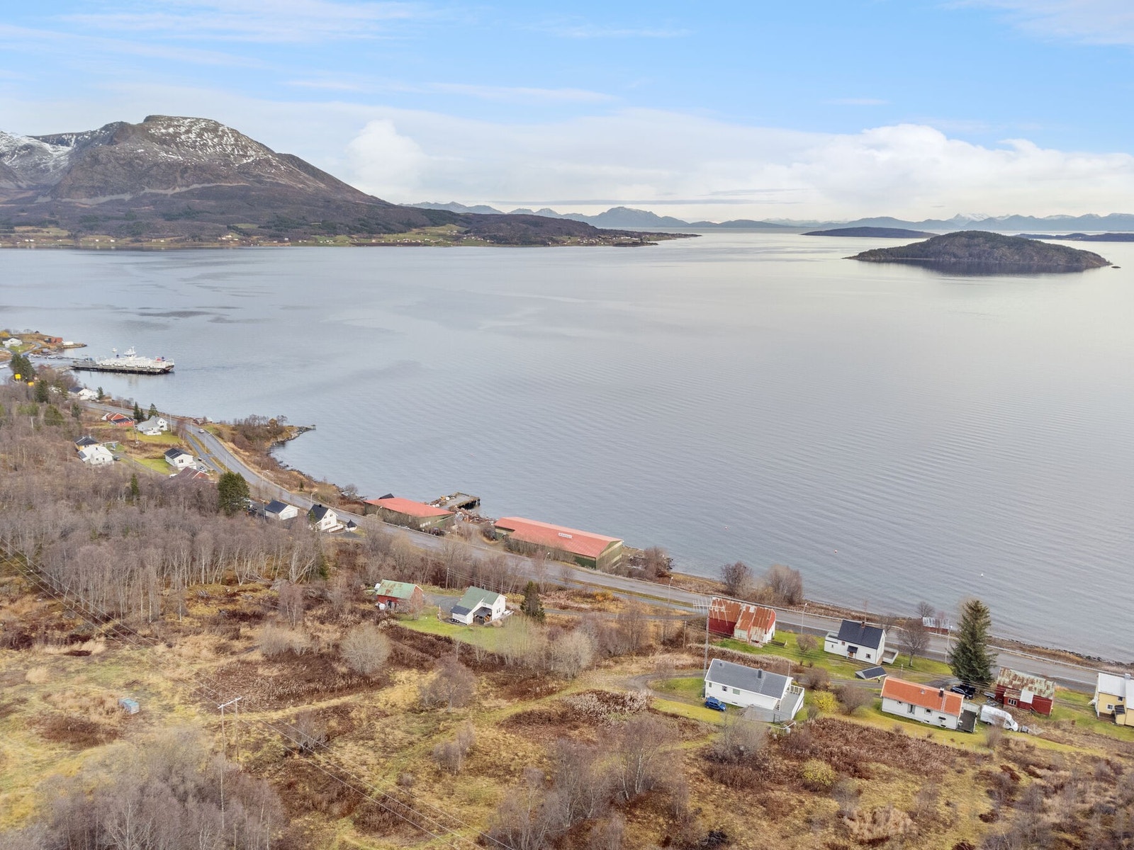 Her bor man i landlige og barnevennlige omgivelser, men samtidig med kort avstand inn til Harstad Galleribilde
