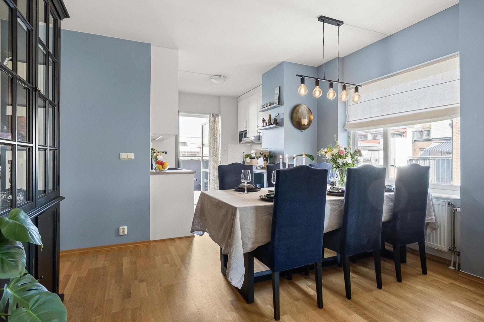 Endeleilighet som er gjennomgående i bygget. Lysforholdene er upåklagelige! Galleribilde