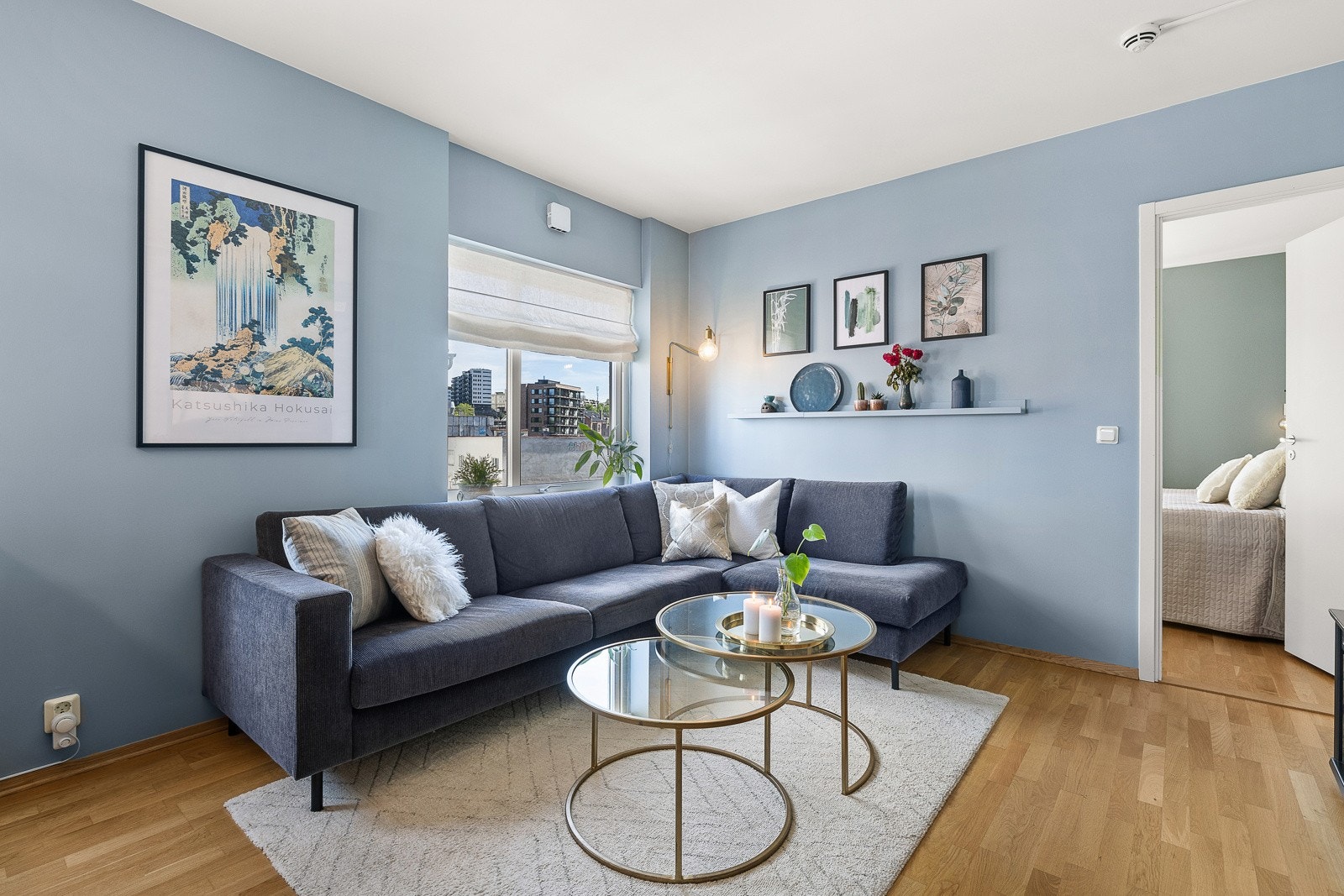 Vegg- og himlingsoverflater ble malt i 2021. Galleribilde