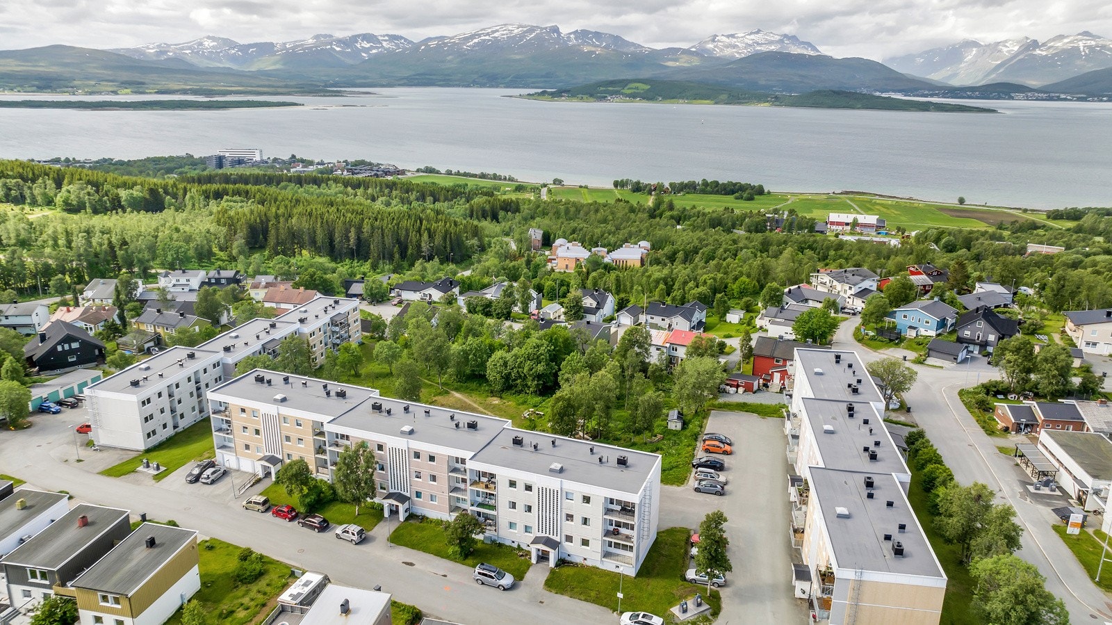 Mot Sandnessundet og Kvaløya Galleribilde