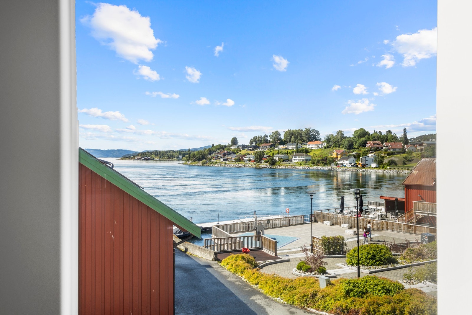 Sentral beliggenhet med sjøutsikt. Galleribilde