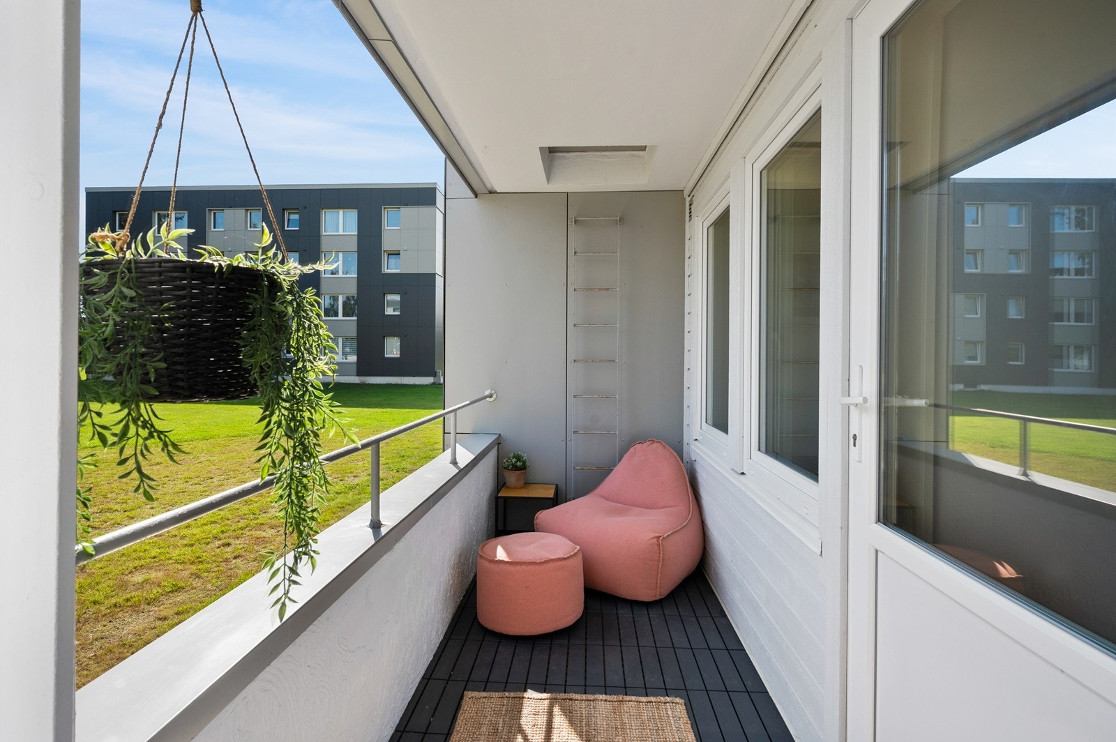 Leiligheten har overbygget balkong Galleribilde