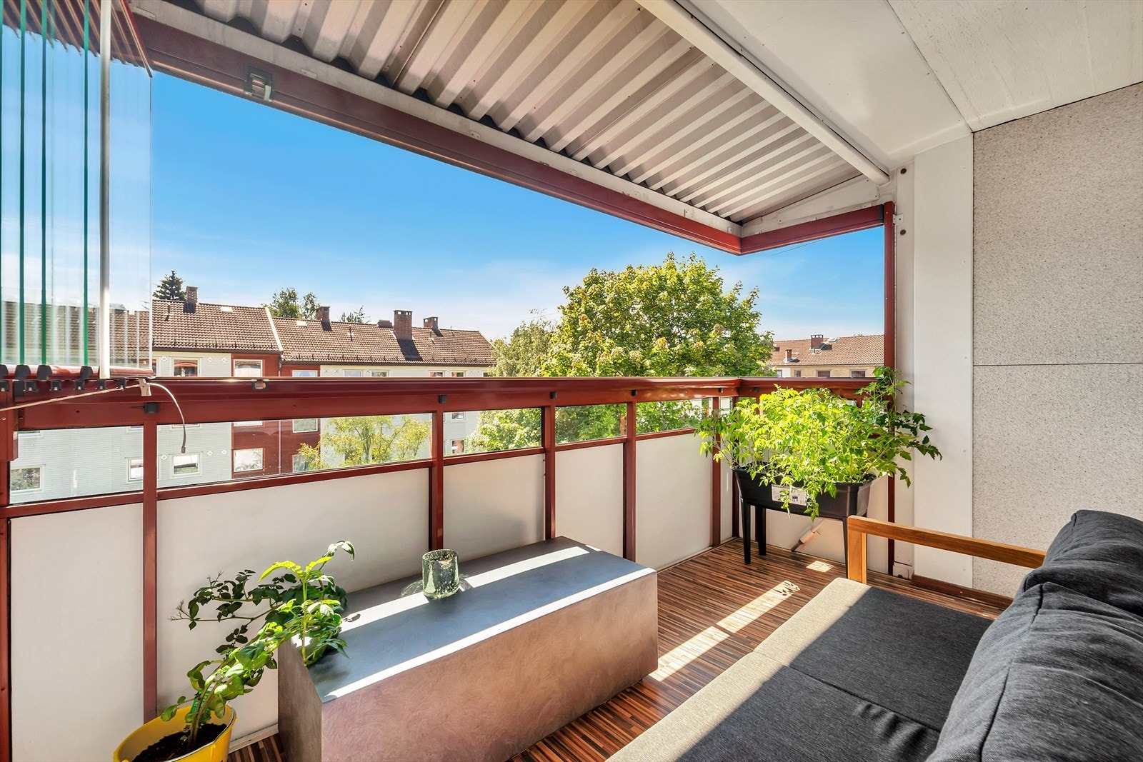 Velkommen til denne hyggelige og romslige 4-roms leiligheten på Oppsal. Presenteres av eiendomsmegler Ali Øzen v/EiendomsMegler 1! Galleribilde