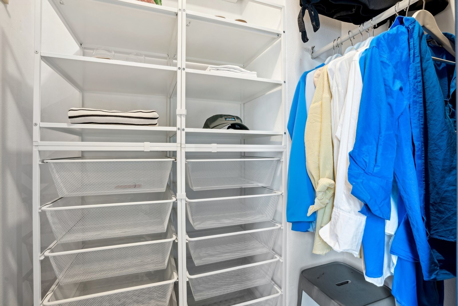 Walk-in garderobe i tilknytning til soverom Galleribilde