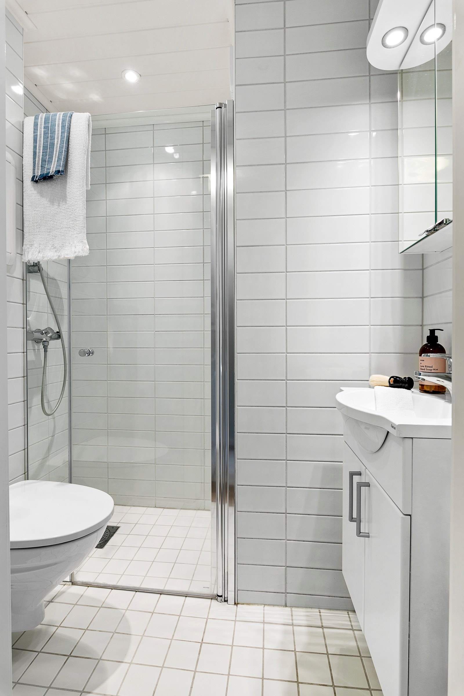 Badet ble pusset opp i regi av borettslaget i 2016 og har varmekabler i gulvet. Galleribilde
