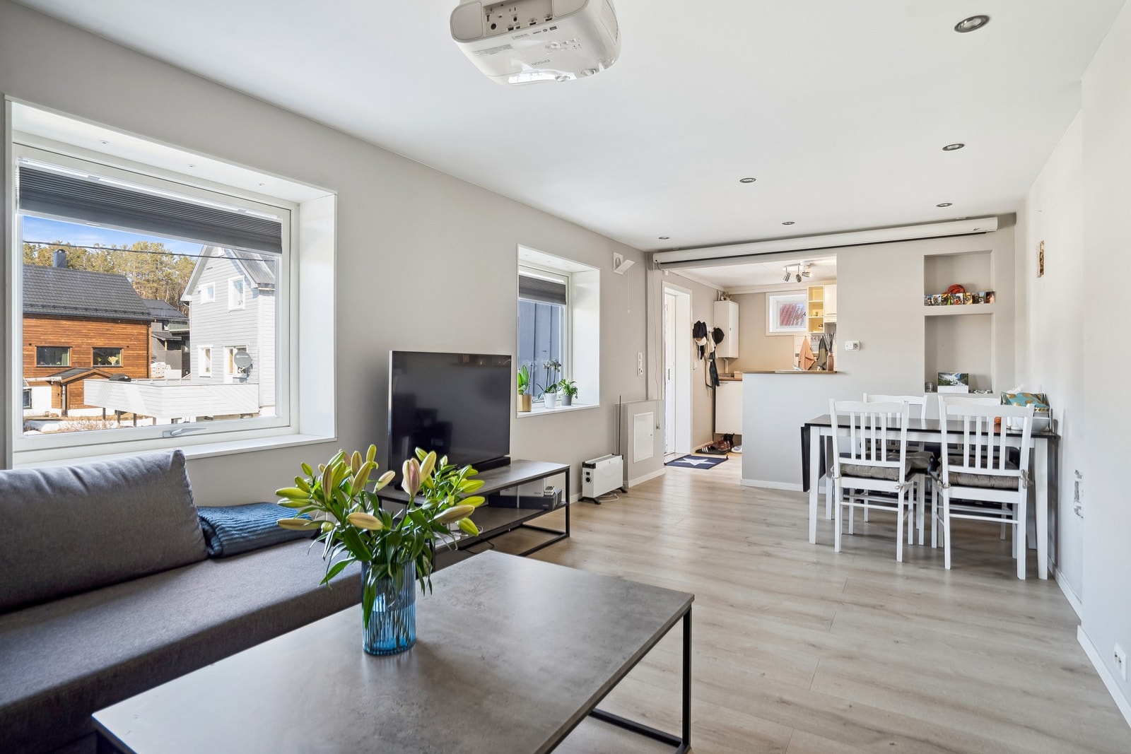 Romslig og lys leilighet! Galleribilde