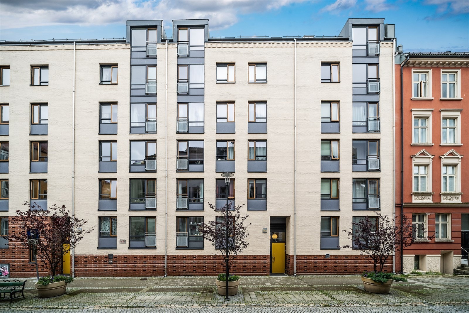 Den sentrale beliggenheten gir deg enkel tilgang til alt du skulle trenge i hverdagen. Nærmeste dagligvare ligger rett over gaten. Galleribilde