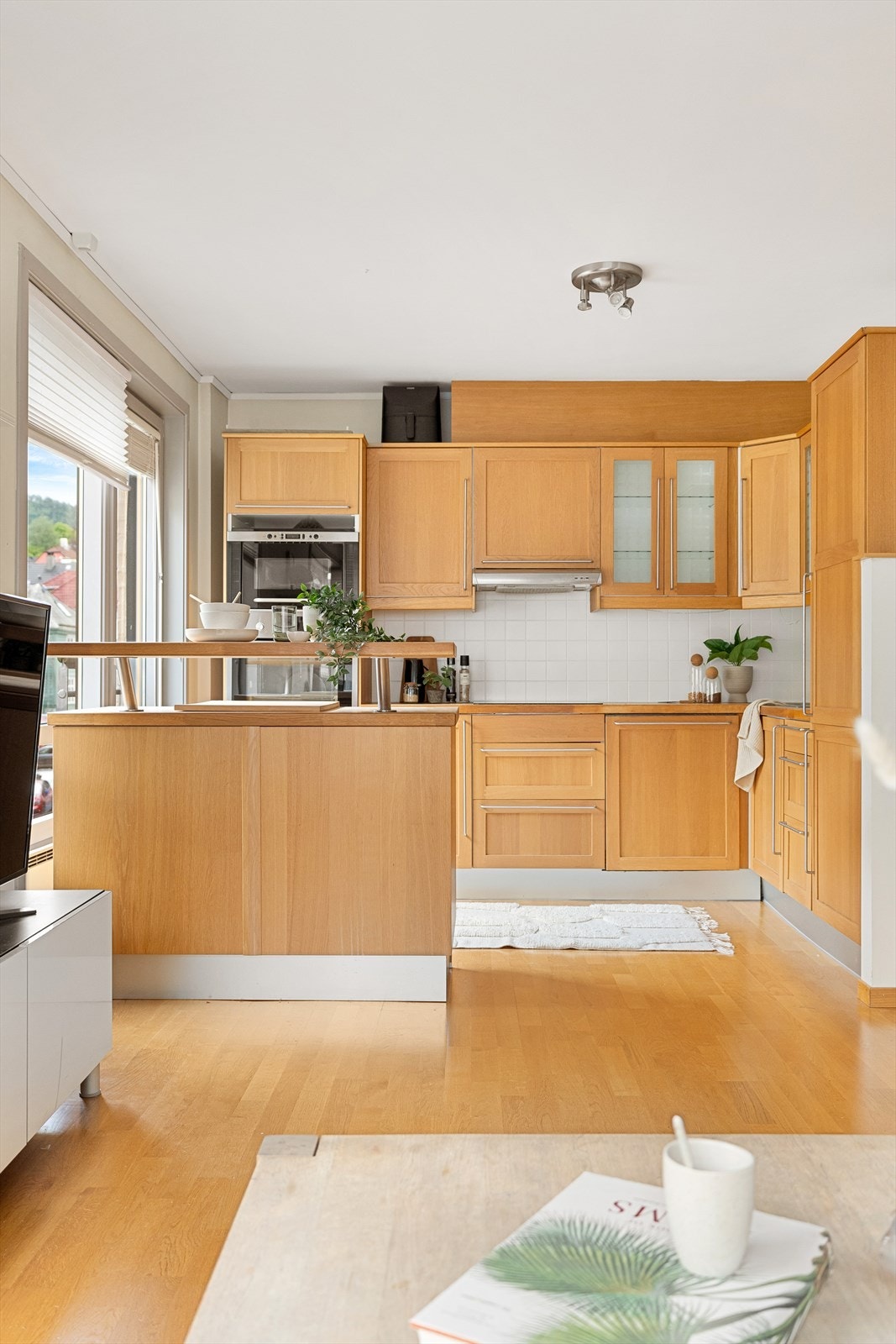 Kjøkkenøyen er både praktisk og tøff og bidrar til optimal utnyttelse av kjøkkenet. Galleribilde